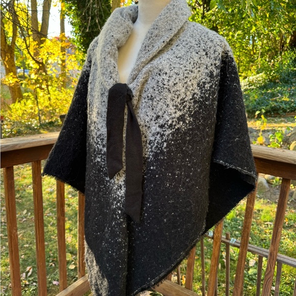 Ann Taylor Black & Grey Shawl Collar Tie Poncho, One Size NEW WITH TAGS - Picture 3 of 11